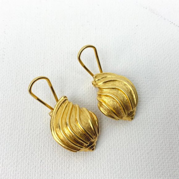 Vintage Liz Claiborne Brushed Gold Shells Clip On Earrings - Picture 3 of 16